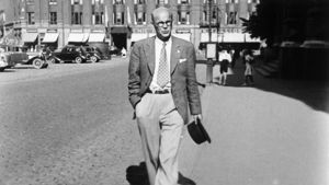 Urho Kekkonen vid hörnet till Ateneum under 1930-talet. Urho Kekkonen vid hörnet till Ateneum under 19310-talet.