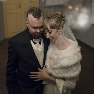 Jimmy och Kristina gifte sig den 14 januari 2017. Jimmy och Kristina finklädda på bröllopsdagen.