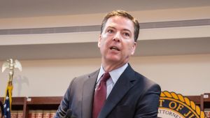 FBI:s direktör James B. Comey sade redan i juli att FBI inte kommer att väcka åtal mot Clinton. FBI:s direktör James B. Comey utlyser en korruptionsutredning av FIFA.