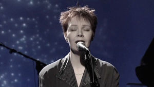Tarja Merivirta laulaa Avaruus-kappaleen 1998.