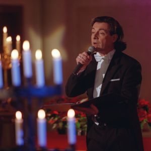 Kirka esiintymässä Tampereen Aleksanterin kirkossa joulukuussa 1998.