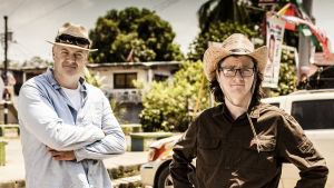 Koomikkoystävykset Dara Ó Briainn ja Ed Byrne matkaavat maailman pisintä tietä Yhdysvalloista Panamaan.