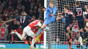 Schalkefostrade Manuel Neuer har spelat för Bayern sedan år 2011. Manuel Neuer missar och Olivier Giroud gör 1-0 för Arsenal.