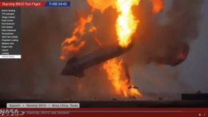 BANG! Starship SN10 exploderar efter landning. (Foto från NASA Spaceflights videofeed) Starship SN10 exploderar efter landning.
