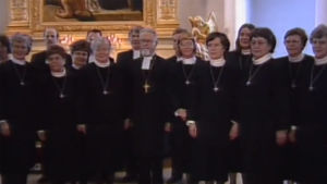 Pappeja virkaanvihkiäisissä vuonna 1988.