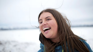 Glad i livet: Jag bestämde mig tidigt för att det här skulle gå bra, berättar 20-åringen Mari H. Hegvik. Skrattande kvinna