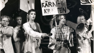 Längst till vänster Svenska Teaterns nuvarande teaterchef Joachim Thibblin, Peter Pihlström, Tea Stolt, Micaela Fagerholm och Tua Jonasson. Scen ur musikalen Hype på Svenska teatern.