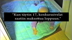 Vauva leikkii lattialla (1991).