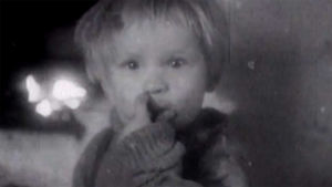 Suomalaislapsi Unicefin avusta kertovassa filmikatsauksessa (1948).