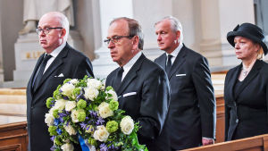 Chefdirektör Erkki Liikanen, bankdirektör Seppo Honkapohja och direktionsmedlemmarna Olli Rehn och Merja Nykänen representerade Finlands Bank på Mauno Koivistos begravning den 25 maj 2017. Chefdirektör Erkki Liikanen, bankdirektör Seppo Honkapohja och direktionsmedlemmarna Olli Rehn och Merja Nykänen representerade Finlands Bank vid Mauno Koivistos begravning den 25 maj 2017.