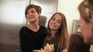 Maria Sundblom-Lindberg med dotter Maria Sundblom-Lindberg, familjeterapeut och programledare för Cirkus familj tillsammans med dottern Siri