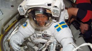 Christer Fuglesang är den enda nordbo som har besökt Internationella rymdstationen (2006).. Christer Fuglesang i arbetsmundering.