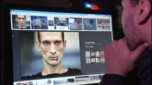 Joonatan ottaa selvää venäläisistä taideaktivisteista. Tässä Pjotr Pavlensky. Joonatan ottaa selvää venäläisiä taideaktivisteja. Tässä Pjotr Pavlensky.