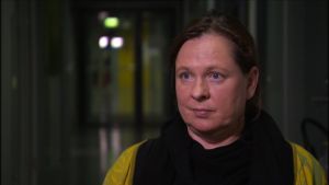 Anna-Liisa Myllyniemi, professor vid Evira, vill inte säga vilka företag som har importerat resistenta kycklingar. Anna-Liisa Myllyniemi är professor vid livsmedelssäkerhetsverket Evira.