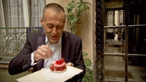 Michel Roux syö leivosta Pariisissa