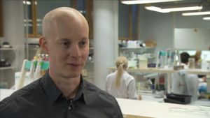 Matti Jalasvuori forskar i virus som dödar bakterier. Matti Jalasvuori forskar i virus som dödar bakterier.