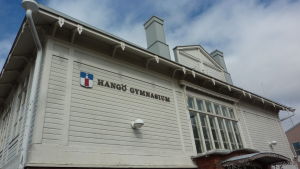 I Hangö blir det studentdimission lördagen den 29 augusti. exteriör hangö gymnasium