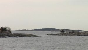Skärgården i Porkala bjuder på vackra vyer. Makilo är försvarsmaktens holme (i bakgrunden).