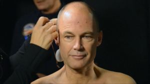 Bertrand Piccard valmistumassa maailmanympärilennolle aurinkolentokoneella