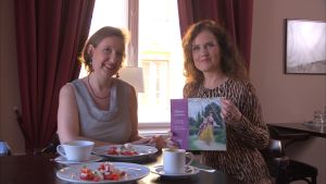 Laura Gutman och Pia-Maria Lehtola talar om rokokostilen i Norden. Pia-Maria Lehtola och Laura Gutman talar om rokokostilen