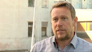 Stefan Fri önskar att städerna skulle få ro sitt gemensamma sysselsättningsförsök i land innan man får fler uppgifter. Avdelningschef för sysselsättningstjänster Stefan Fri.