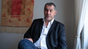 Luc Jacquet vastasti Kulttuuricocktailin haastattelussa Isomäen teorioihin Luc Jacquet