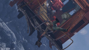 Among Thieves börjar med att Nate dinglar från ett tåg som hänger över en bergskant, och det är bara att börja klättra mot trygghet! Uncharted: The Nathan Drake Collection
