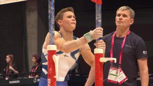 Oskar Kirmes och hans tränare Mati Kirmes i Glasgow 2015. Oskar Kirmes och Mati Kirmes under VM i Glasgow 2015