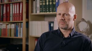 Ville Punto har som advokat skött många flyktingars ärenden. Ville Punto har som advokat skött många flyktingars ärenden.