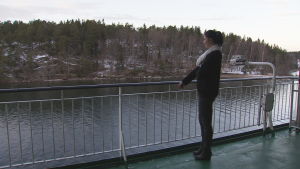 Pappa tänker aldrig tillbaka på det han varit med om, säger Enisa Mehmedovic. Om han gör det kan han inte leva ett vanligt liv, säger han. Enisa Bitic står på däck