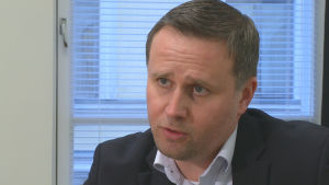 Sami Niemi. Vargjakten är fullt laglig, säger Sami Niemi på jord- och skogsbruksministeriet.