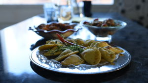 Den jamaicanska maten är magisk, säger Oneil Walker. Den är kryddig, men inte stark. Smakfull. Den tar tid att laga. jamaicansk mat