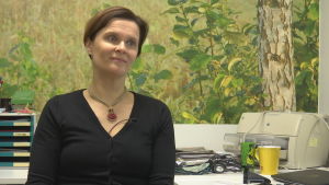 Anna Valros är professior i djurvälfärd på Helsingfors Universitet Anna Valros, professor i djurvälfärd, Helsingfors Universitet