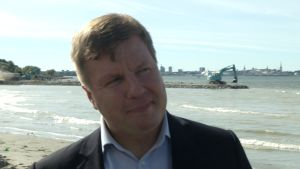 Valtiotieteen tohtori Timo Hellenberg kirjoitti yhdessä Pekka Visurin kanssa Arctic Sean arvoituksesta artikkelin kirjaansa Myrskyn silmässä, 2011. Timo Hellenberg Tallinnassa