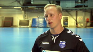 Ken Sirenius är träningschef på Handbollsförbundet. Handbollstränaren Ken Sirenius intervjuas i Kisakallio, Lojo.