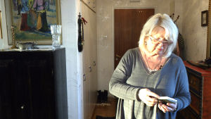Och nuförtiden är väninnorna inte så många, säger Wivan. Nej, man har inte så många kvar sen då man inte längre gör nån nytta. wivan kamb avslutar samtalet