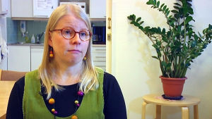 Sonja Nyström är socialarbetare i Raseborg. Socialarbetare Sonja Nyström vid Raseborgs socialbyrå.