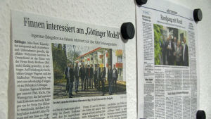 Finländarnas intresse för de snabba rörbytena är förevigad på arkitektbyråns anslagstavla. Tysk artikel med rubrik "Finländare intresserade av Göttinger-modellen"