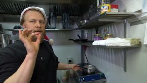 Moderni ja vegaaninen joulupuuro valmistuu Sami Tallbergin reseptillä. Moderni ja vegaaninen joulupuuro valmistuu Sami Tallbergin reseptillä.