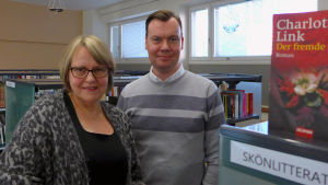 Stina Michelson och Andréas Palmborg undervisar i tyska och engelska vid Tölö gymnasium i Helsingfors. Stina Michelson och Andréas Palmborg är lektorer i tyska vid Tölö gymnasium.