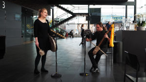 Noora Kauppila ja Juuso Raunio esiintyvät Kantapöydän suorassa lähetyksessä Musiikkitalon kahvilassa 29.3.2017.