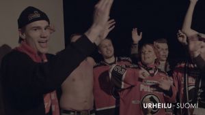 Urheilu-Suomi marraskuussa Ylen kanavilla. Juhlivia Porin Ässät jääkiekkojoukkueen kannattajia