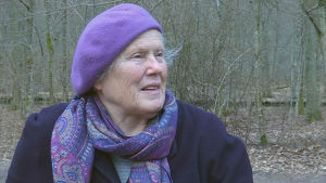 Malou Ilmoni tycker att Ramsholmen kunde snyggas upp en aning. kvinna i lila basker och halsduk
