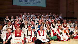 Songbridge-gaalakonsertti oli samalla Vox Aurealle kauden päätöskonsertti Yleisradion vuoden nuorisokuorona. Ylen Vuoden nuorisokuoro 2016-2017 Vox Aurea Tampereen Sävelen Songbridge-tapahtumassa 2017.