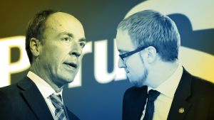 Jussi Halla-aho (Sannf) och Simon Elo (BF/NA) Jussi Halla-aho och Simon Elo i A-studio den 13 juni 2017.