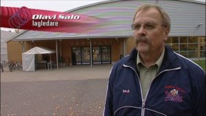 Enligt dåtida lagledaren Olavi Salo fanns det många duktiga spelare i Eagles-truppen. Lagledaren Olavi Salo utanför Varkaus ishall.
