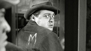 Peter Lorre elokuvassa M – kaupunki etsii murhaajaa.