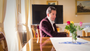 Jan D. Oker-Blom poängterar att saken inte är avgjord än. Jan D. Oker-Blom
