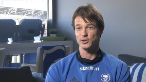 För Mika Lehkosuoa är den ultimata målsättningen att bli bäst i världen på att organisera fotbollsspelarens vardag. Mika Lehkosuo, HJK:s tränare.