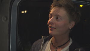 Men hur ska jag få veta vad Gud tycker om ett könsbyte? säger Pö. Den frågan snurrar ständigt i hjärnan. patricia östman pratar